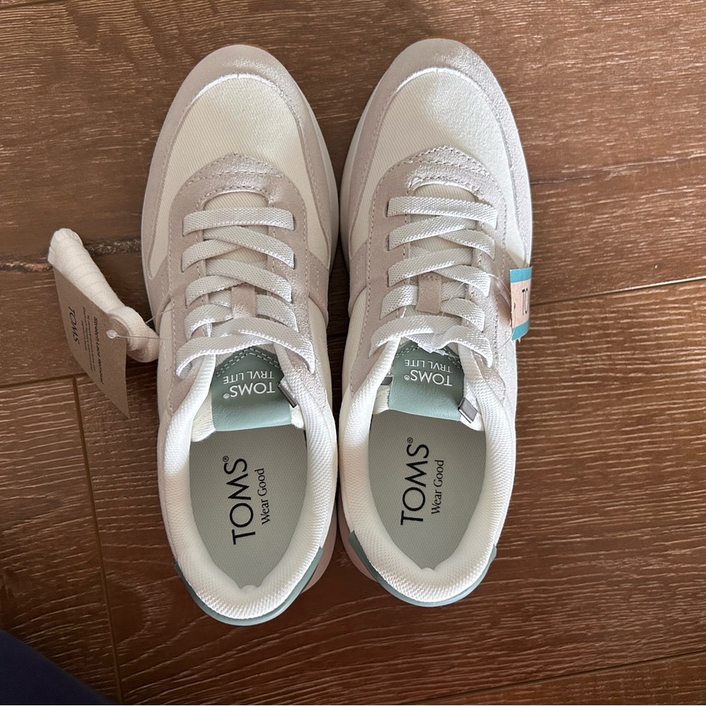 TOMS Cream Canvas Lace-Up Shoes